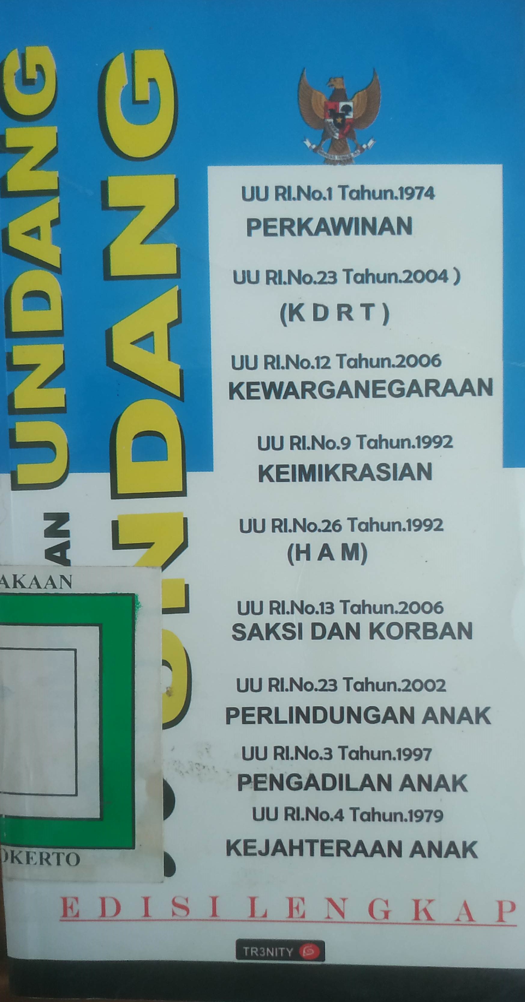 Cover Himpunan Undang Undang antara lain : UURI No.1/1974 tentang Perkawinan, UURI No.23/2004 tentang KDRT, UURI No.12/1992, tentang Kewarganegaraan, UURI No.9 tengang Keimigrasian, UURI No.26/1992 tentang HAM, UURI No.13/2006 tengang Saksi dan Korban, UURI No.