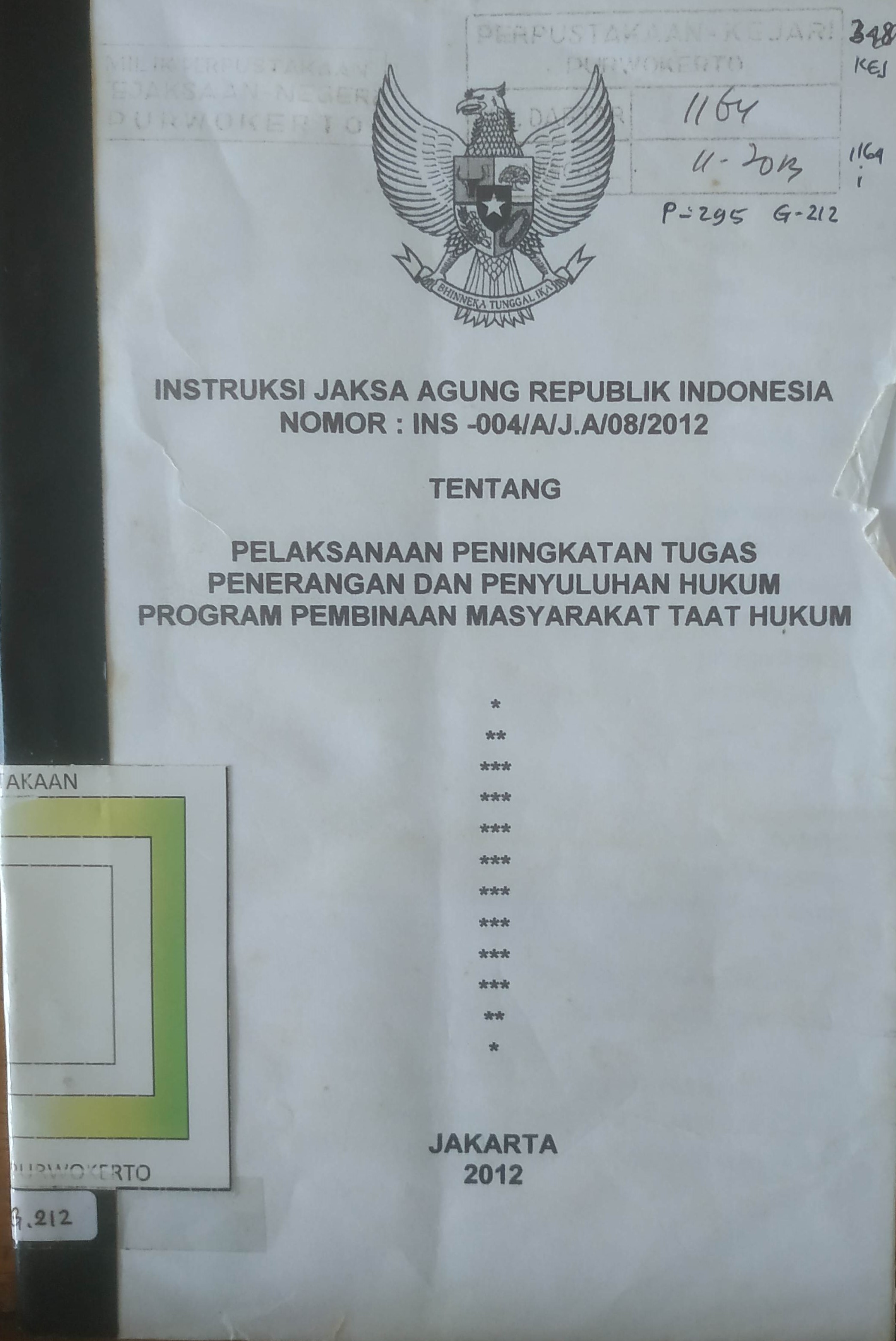 Cover Instruksi Jaksa Agung RI No.
INS-004/A/J.A/08/2012 tentang
Pelaksanaan peningkatan tugas penerangan dan penyuluhan hukum Program Pembinaasn masyarakat ta’at hukum